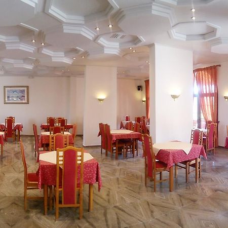 Regina Hotel Vasilátika エクステリア 写真