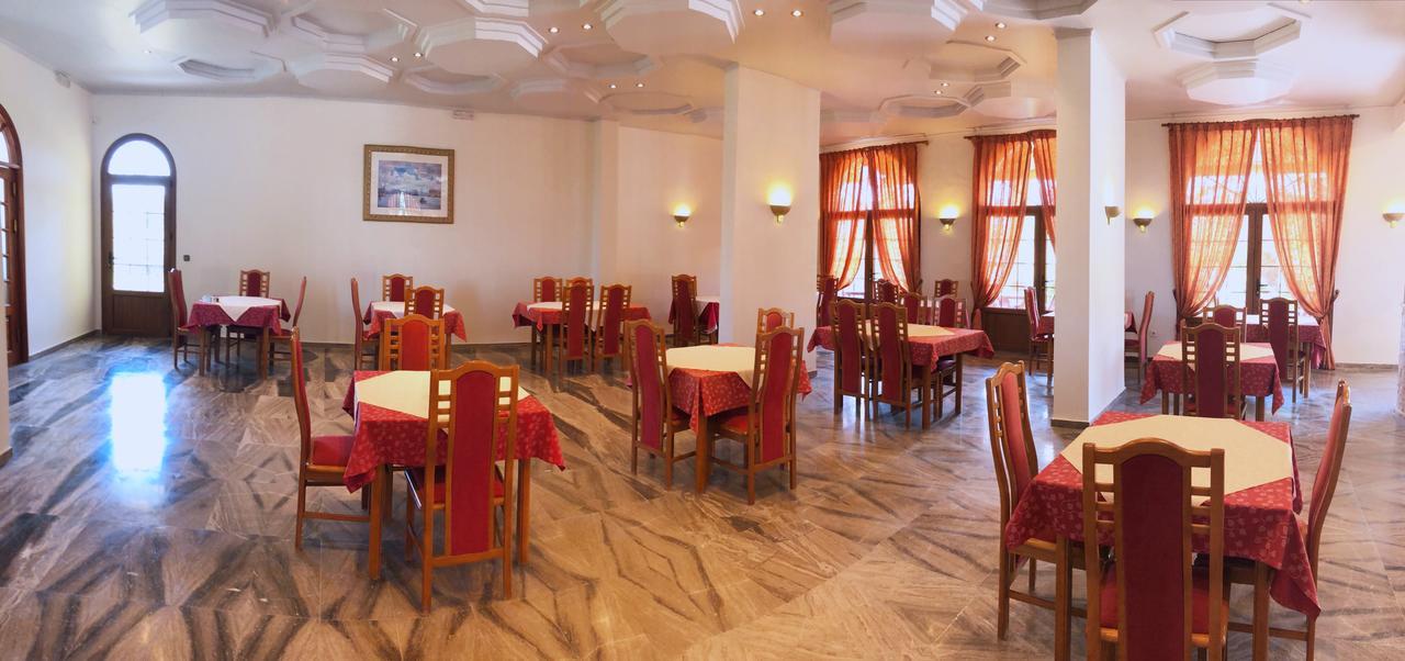 Regina Hotel Vasilátika エクステリア 写真
