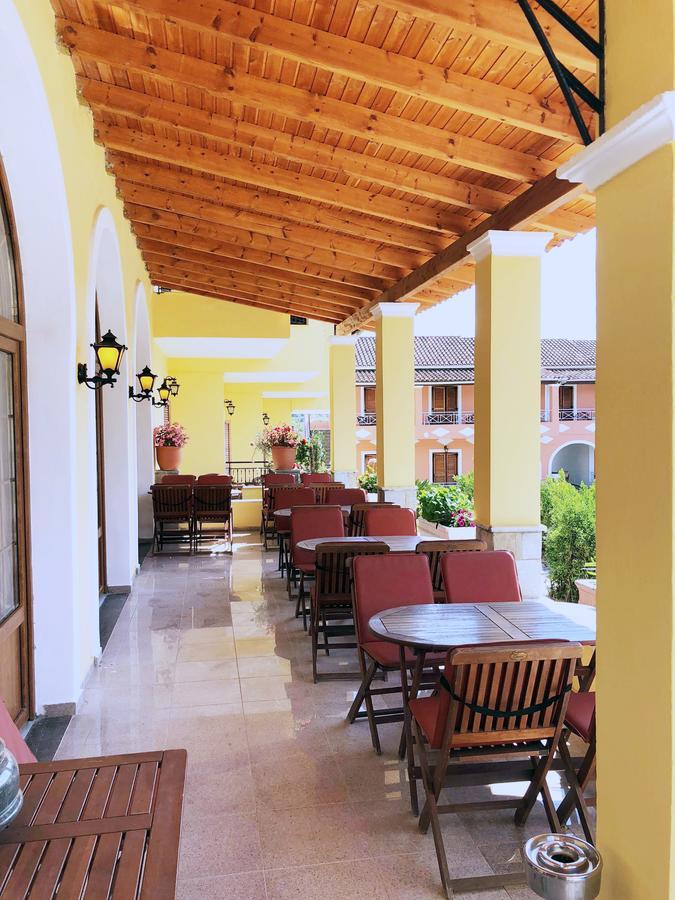 Regina Hotel Vasilátika エクステリア 写真