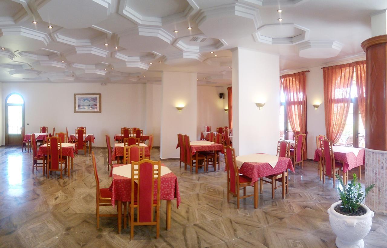 Regina Hotel Vasilátika エクステリア 写真