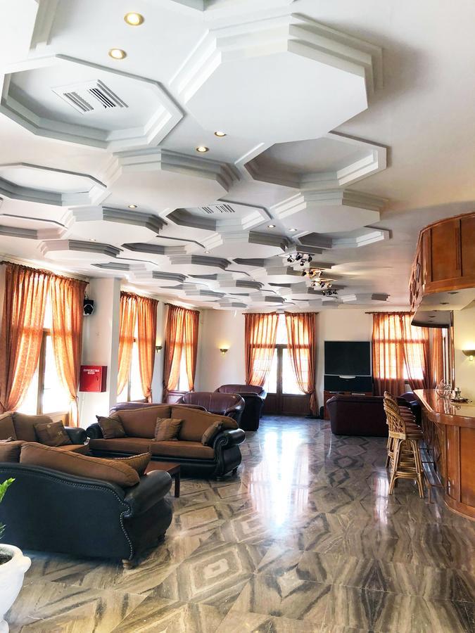 Regina Hotel Vasilátika エクステリア 写真