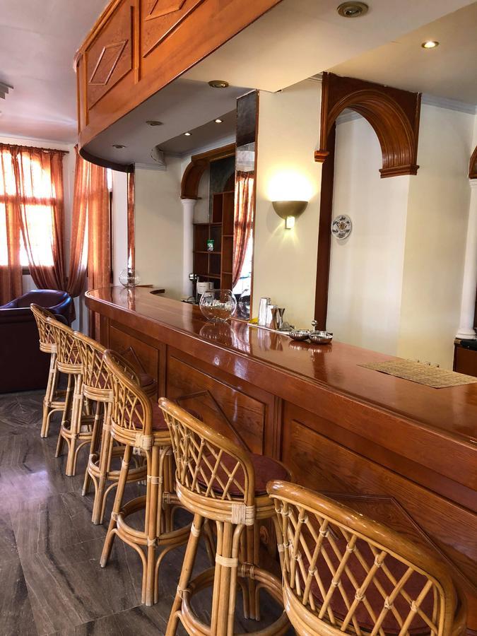 Regina Hotel Vasilátika エクステリア 写真