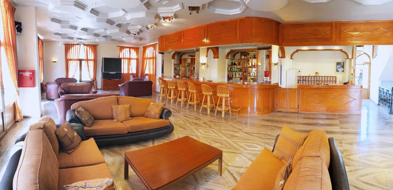 Regina Hotel Vasilátika エクステリア 写真