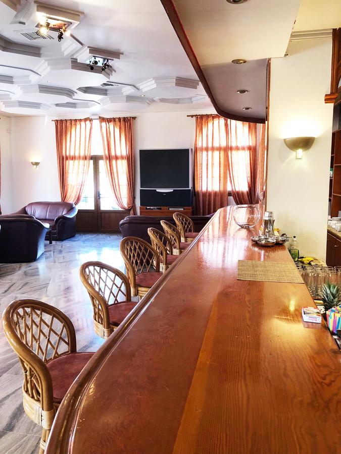 Regina Hotel Vasilátika エクステリア 写真